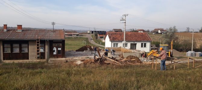 Радови на реконструкцији амбуланте и месне канцеларије у Белотићу