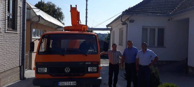 Општина Владимирци обезбедила куповину хидрауличне платформе за одржавање уличне расвете